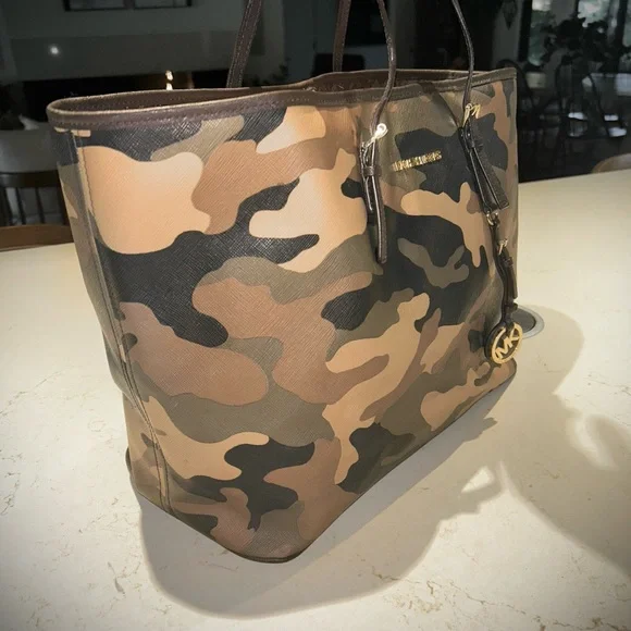 Michael Kors Camouflage Jet Set Tote Patterned Bag (2015 collection) - Picture 4 of 8